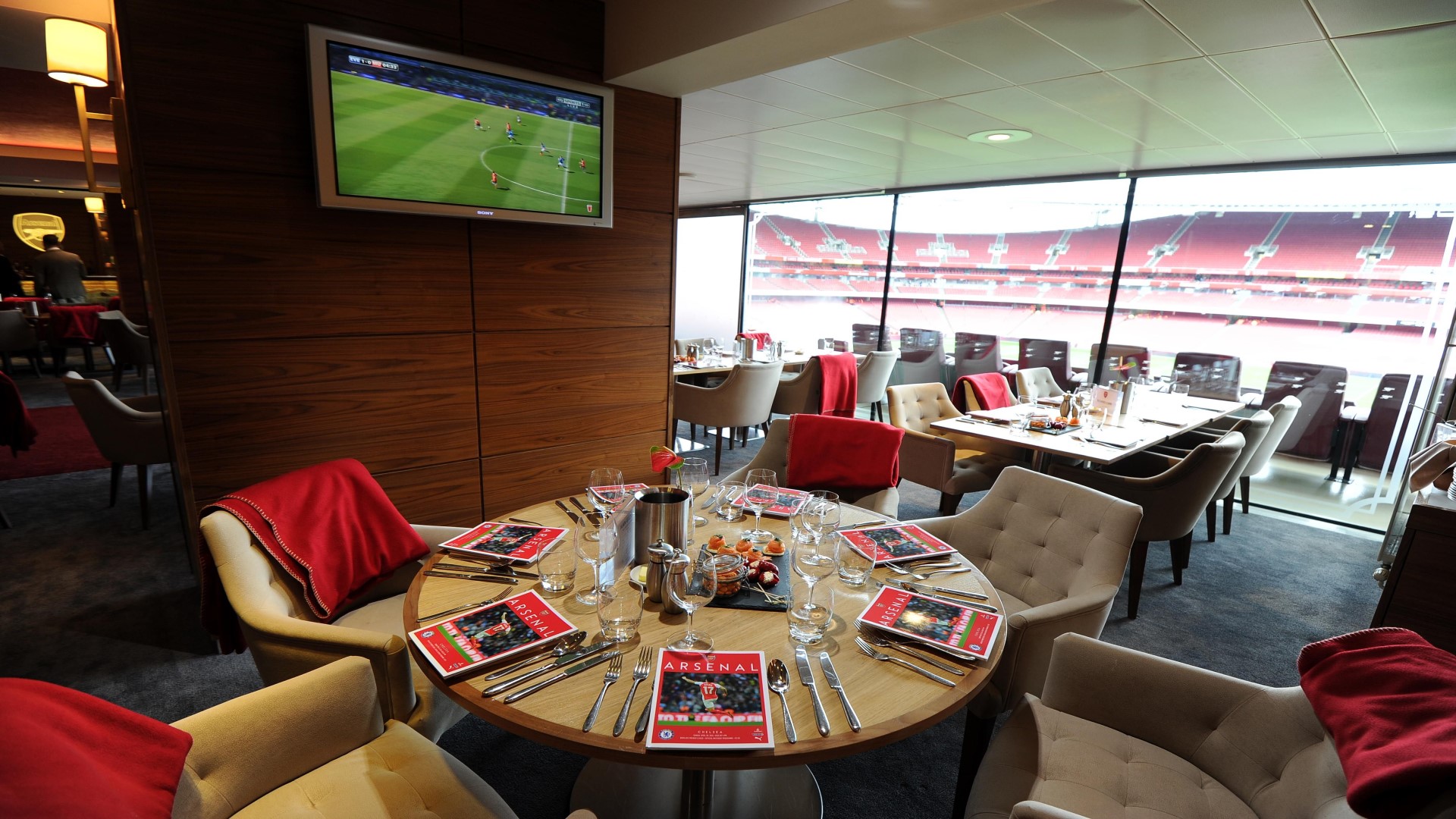 Experience the excitement of Arsenal matches from the comfort of a luxurious hospitality suite where delectable dining meets stunning views of the iconic Emirates Stadium.
